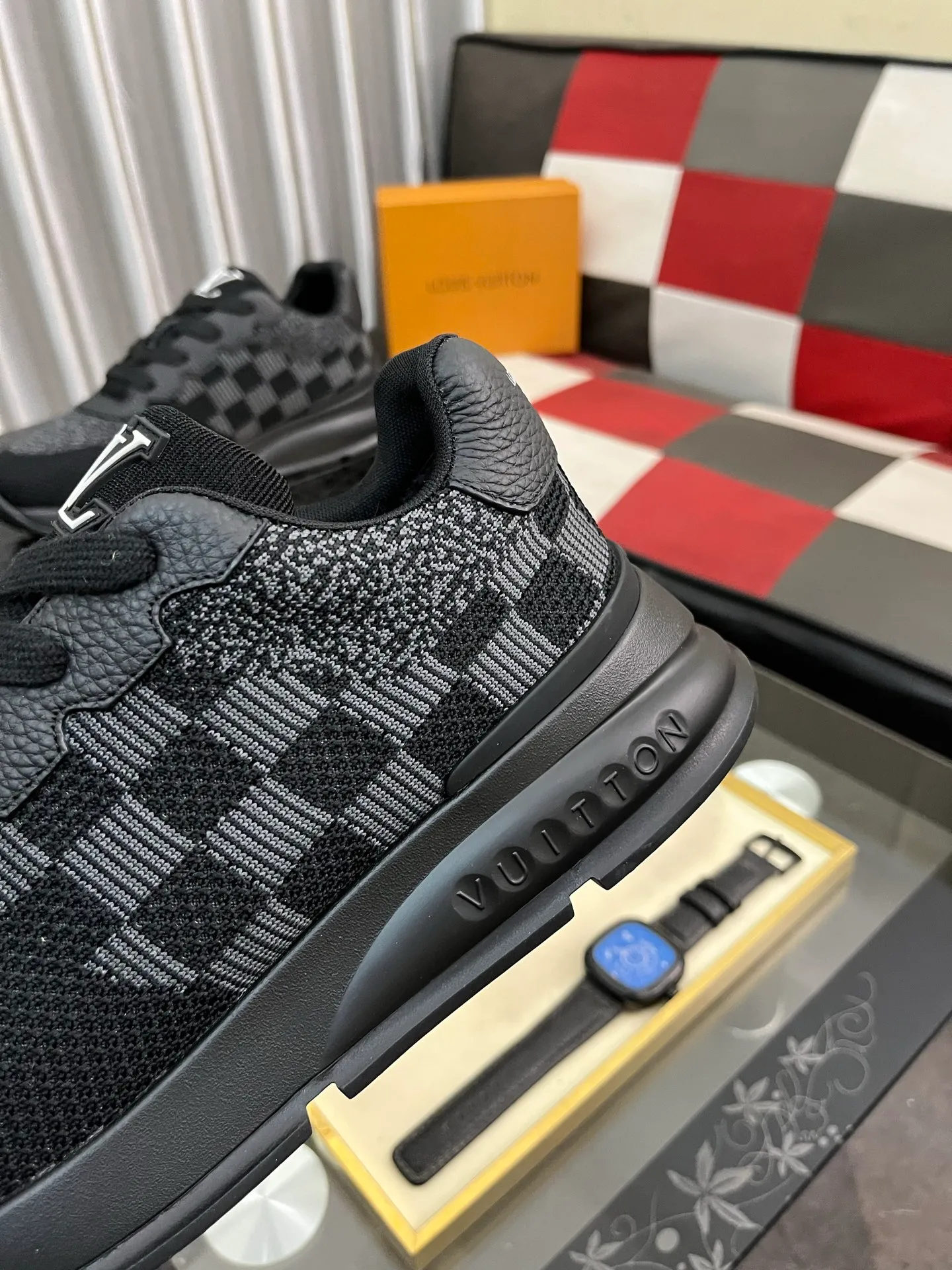Men's Men's Shoes 💰640⌚️⌚️LV TARINE Louis Vuitton L Family Donkey Brand Casual Sports Shoes Skateboard Shoes Original purchase, development and production This LV Trainer sneaker is made of cow leather to create a complex upper, which requires several hours of ingenious sewing to complete. Inkjet printing renders a unique retro effect, and the classic configuration is from the hands of Virgil Abloh, showing the inspiration of retro basketball shoes. Exquisite packaging at the delivery counter🛍📦 ▪️Fabrics: Original customized first-layer cowhide ▪️Inner lining: Original customized breathable mesh ▪️Outsole: Original molded two-color TPU combination outsole ▪️Size: 38-44